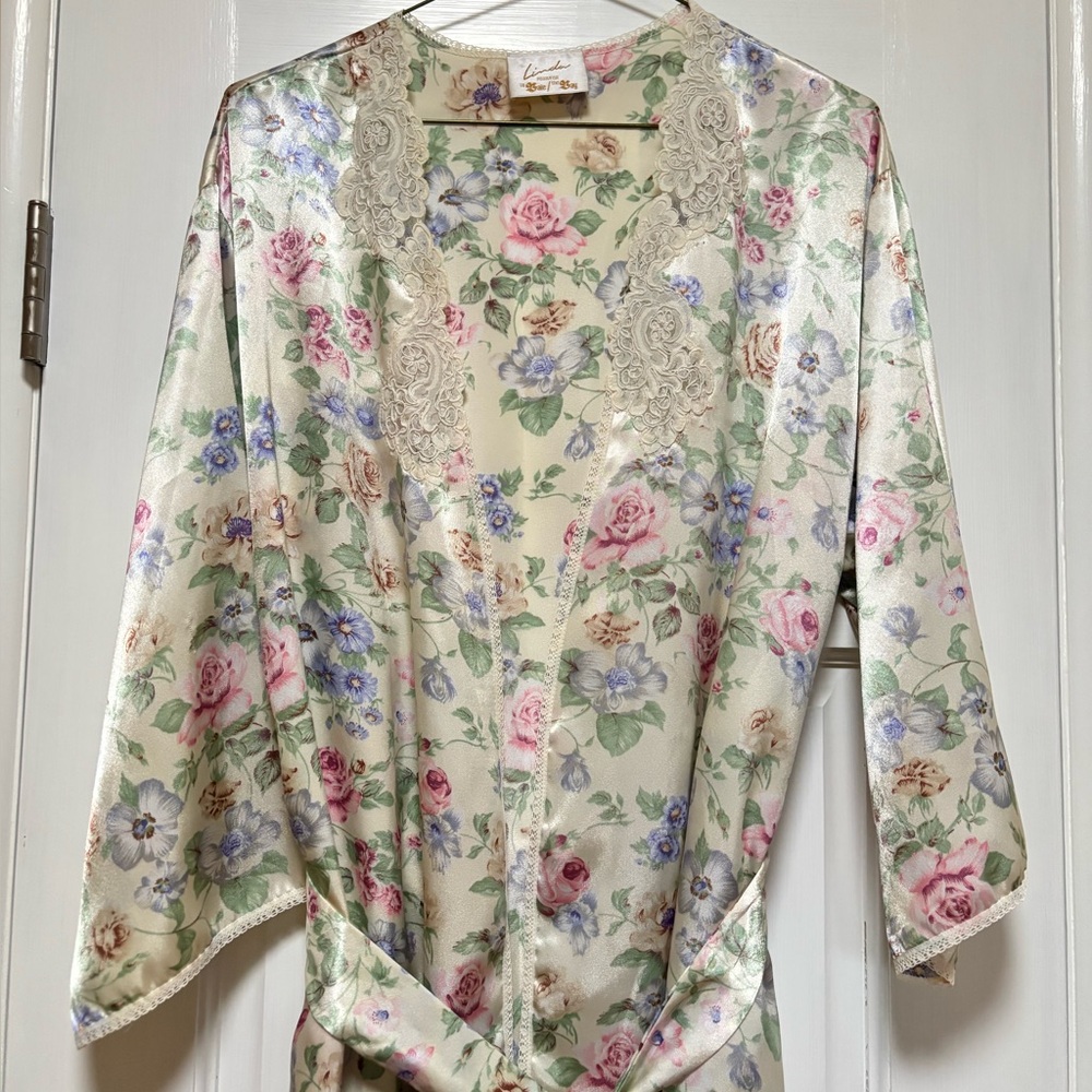 Floral Lace Trim Satin Robe - Picture 2 of 7